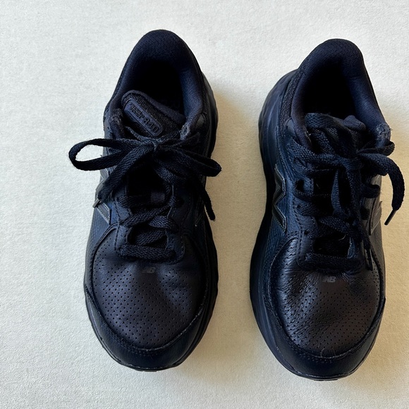 New Balance Women’s Black Leather Fresh Foam Sneakers, Size 8 Wide - Picture 4 of 11
